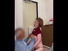 「動画最後に衝撃事実が発覚❤」荷物宅配配達人におねだり生挿入＆中出しされイカされてしまった変態巨乳M熟女❤潮吹きも❤　日本人/巨乳/美女/パイパン/潮吹き/流出/ナンパ/個人撮影 /高画質/寝取られ - Screenshot 9 of 16 - Mother