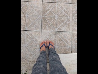 Zoom y Zoom En Mis Pies Sucios