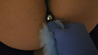 Milf baisée missionnaire avec plug anal dans le cul