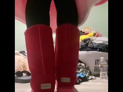 Ugg Model - Screenshot 7 of 16 - Uggs