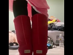 Ugg Model - Screenshot 8 of 16 - Boots