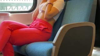 Mamada en público en el tren chica desconocida!