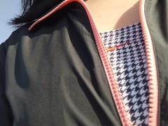 巨乳で黒乳首な日本人女性は、お散歩しながらおっぱい出してたら通行人に遭遇して慌てふためく♥️ - Screenshot 1 of 16 - Amateur