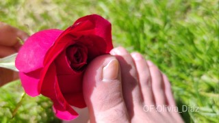 Ode ao meu corpo: pés sensíveis.  por Olivia Diaz