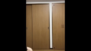 日本人美女が露出度の高い服を着てオナニー