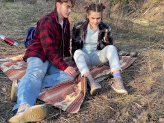 Милый секс на природе с красивой девушкой - Screenshot 4 of 16 - Outdoor