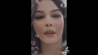 Sissy Latina 洗澡