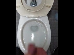 トイレで大量射精 - Screenshot 8 of 16 - トイレ オナニー