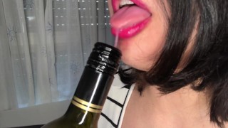Red唇とワインのボトルPt 2