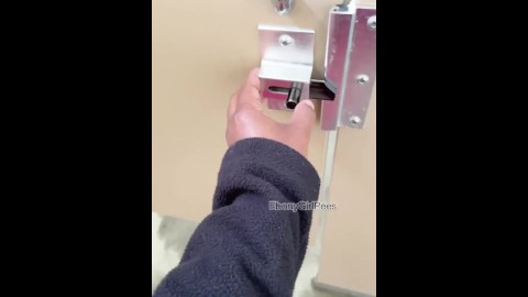 Ebony-girl-pees