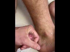 Beautifiul cumshot in shower
