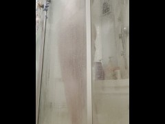 Камера в ванной. сводной сестрой как она моется в душе и играется с собой - Screenshot 7 of 16 - Shower