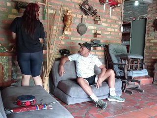 NOS QUEDAMOS SOLOS EN UNA CABAÑA Y MI PADRASTRO ME COGE MIENTRAS MI MAMÁ NO ESTA 1 PARTE