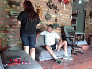 NOS QUEDAMOS SOLOS EN UNA CABAÑA Y MI PADRASTRO ME COGE MIENTRAS MI MAMÁ NO ESTA-highlight