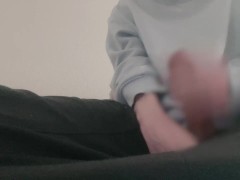 男の子のおちんちんしこしこオナニー♡巨根をお手で慰める射精動画♡ A boy's shimmying masturbation.