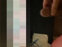 小太り男性が画面に向かって大量に射精(#^^#) - Screenshot 15 of 16 - オナニー