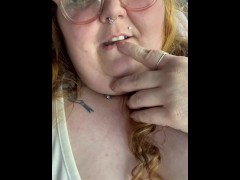BBW PLAYS IN CAR ON BUSY STREET