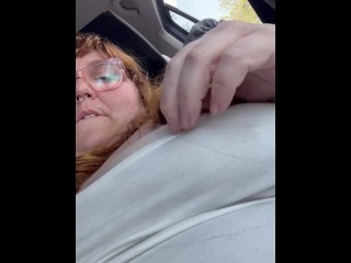 BBW PLAYS IN CAR ON BUSY STREET