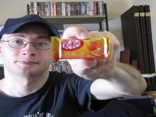 L'americano Prova i Kit Kat Giapponesi per La Prima Volta