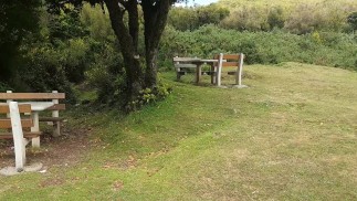 Partie 1: Le mari prépare sa femme à la laisser seule dans un lieu de drague. En attendant l’étranger.