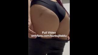 Возбужденная маленькая сводная сестра хочет трахнуться на вечеринке