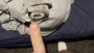 Подросток делает самодельную секс-игрушку и трахает ее!!