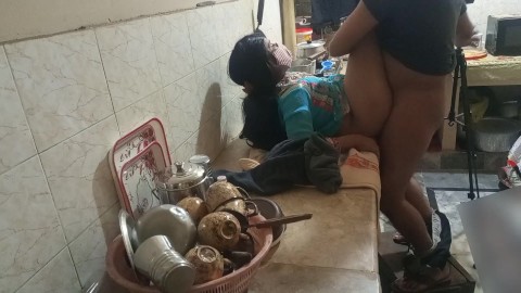 Bhai ne bahen ko jabardasti kitchen me choda,Indian step sister having hard sex in hindi audio