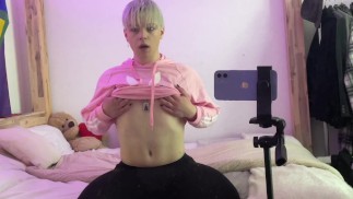 Симпатичный  любит сосать и скакать