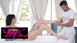 TRANS ANGELS - Dante trabalha seu caminho para Ryder Monroe pau até que ela fica com tesão pedindo seu pau