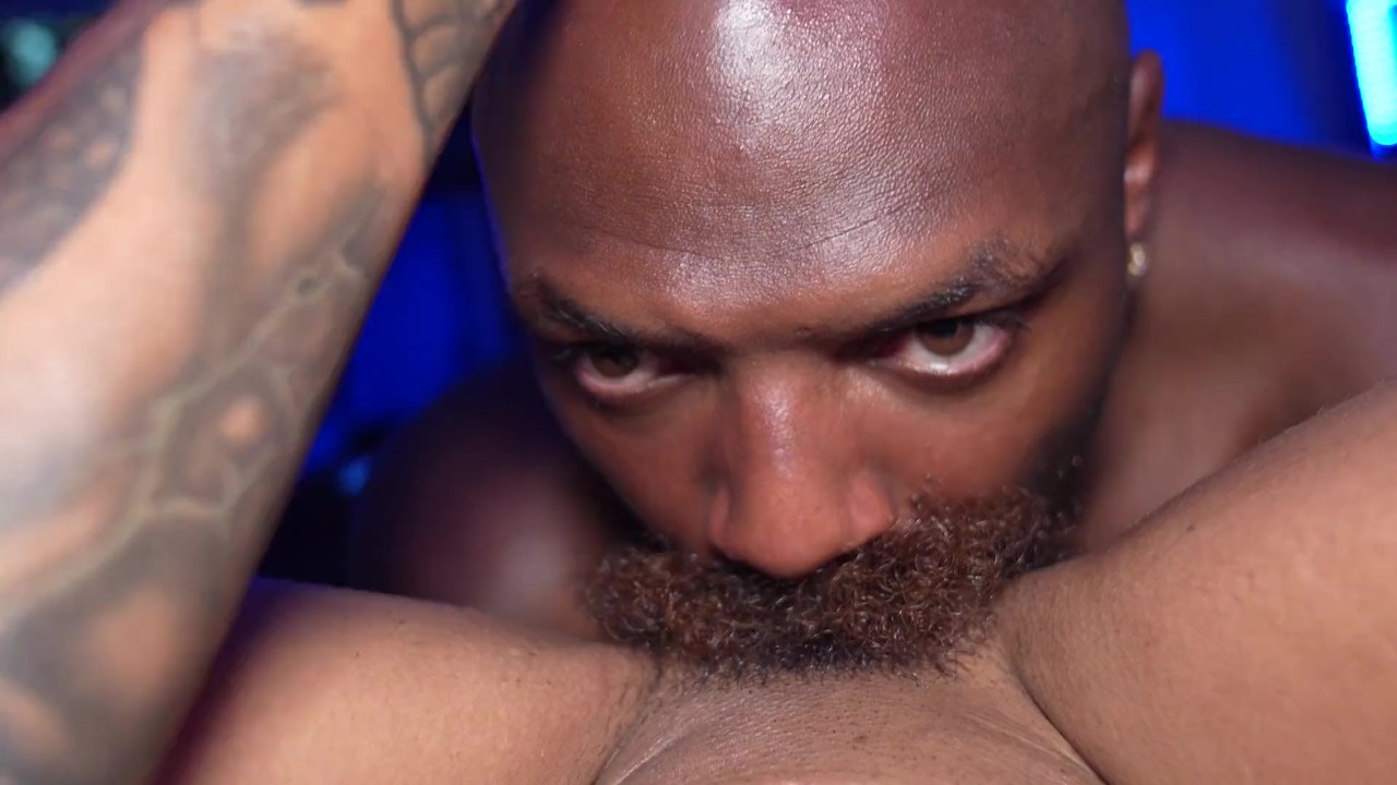 HÜBSCHE BRAUNE AUGEN..... Diese Muschi lutschen wie ein Ochsenschwanzknochen