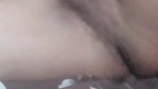 Junge masturbiert hart