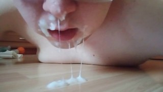 Jongen eet zijn eigen sperma compilatie II