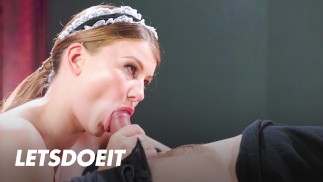 Сексуальная горничная Люси Ли, эротический трах с парнем в маске - LETSDOEIT