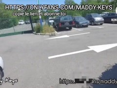 Francaise piège un mec qui l'a reconnue dans des vidéos pornos et lui offre une pipe sur un parking