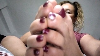 I show you my little toes!!