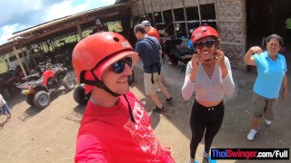 Thai Swinger 与他的泰国女友一起参加 ATV 越野车之旅，之后他们在家里做爱