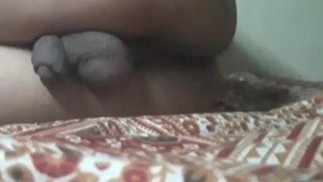 Junge masturbiert hart