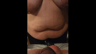 Какой крошечный бесполезный член/клитор! Итак, я трахаю задницу этой неженки и шлепаю ее по яйцам Снял ее фильм!