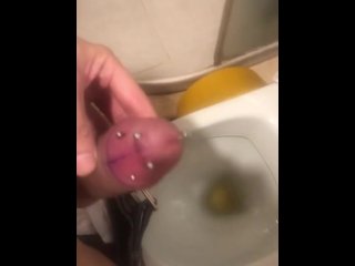 Piercing penis pissing おちんちんピアスおしっこ