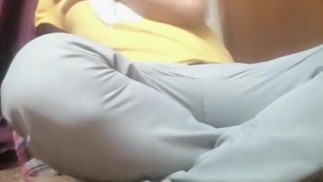 男孩用力自慰