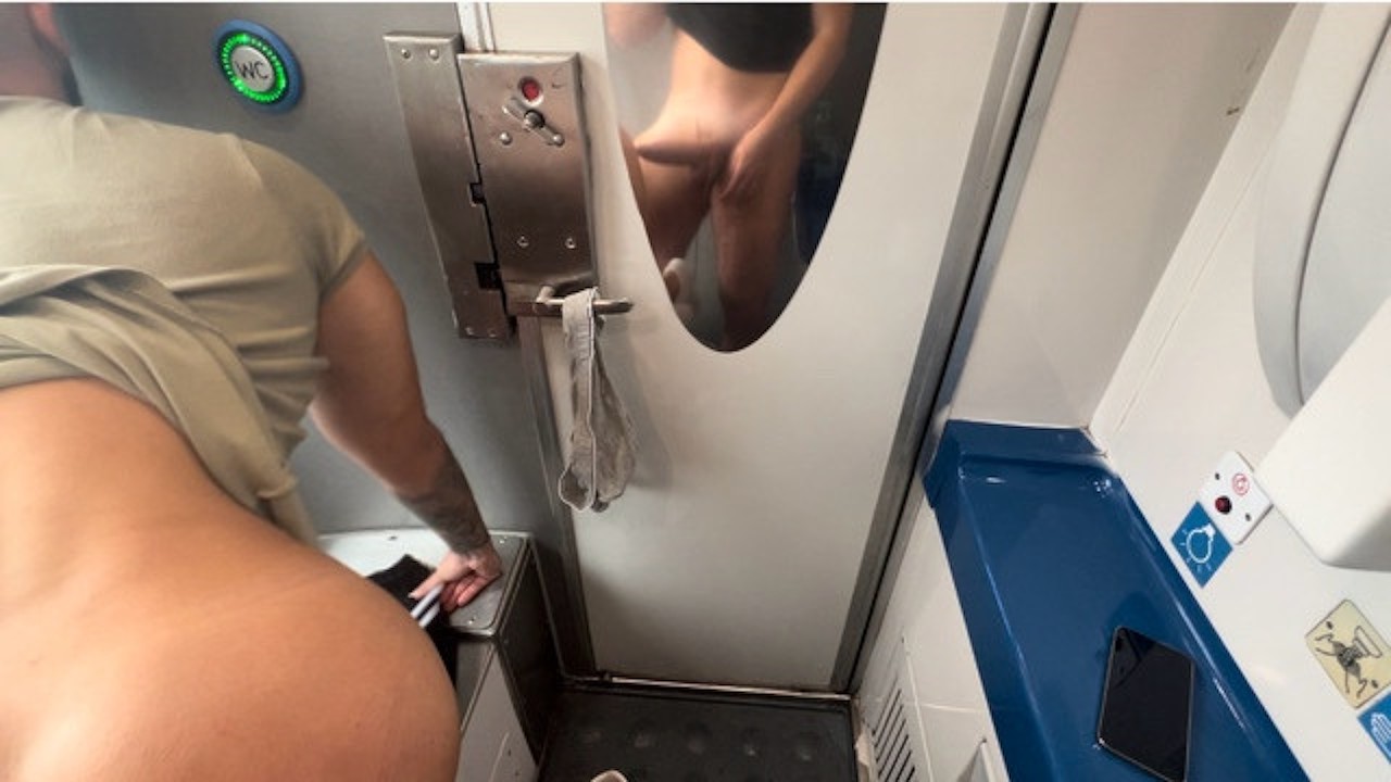 Hans und Tobias - Öffentlicher Fick im Zug (riskant)