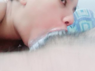 Я широко открыла рот, чтобы он трахнул меня в горло, пока он не дал мне много кримпея, сперма в жопе вытекла