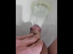 Transex Pissing in toilette WC Golden shower URO  piscio pipi pioggia dorata piss pișat drink gold