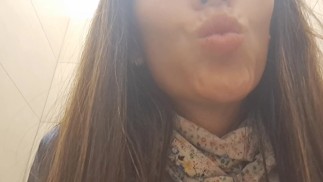 Pissing - In un bagno di un centro commerciale