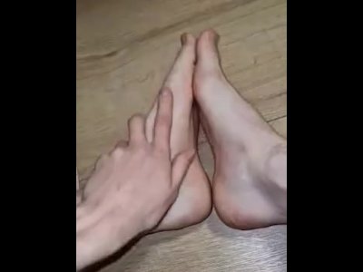 Playing with my feet after gym, young feet 18+, feet worship, feet porn