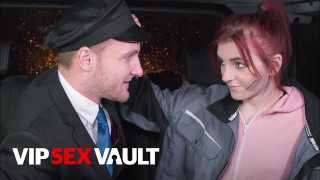 Checo Vanessa Shelby cum coberto no banco de trás depois de foda dura com motorista - VIP SEX VAULT