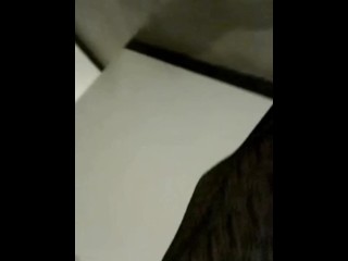 Итальянский эксгибиционист в подвале