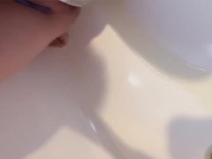 つま先立ちでおしっこ我慢出来ずにおもらししちゃうスレンダー美乳なお姉さんｗｗｗ - Screenshot 16 of 16 - Pee