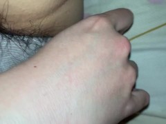 【主観映像】布団の中でする剛毛素人のリアルな乳首くりくりオナニー♡チクニーでパンツの染みが広がっちゃう♡【個人撮影】 16/16