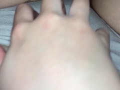 【主観映像】布団の中でする剛毛素人のリアルな乳首くりくりオナニー♡チクニーでパンツの染みが広がっちゃう♡【個人撮影】 4/16